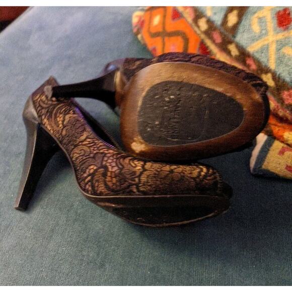 Dressy Donald Pliner Italian Zipper-Edged Black On Gold Heels Size 7.5 Open Toe - Picture 3 of 6